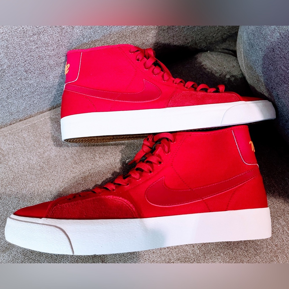 Nike Blazer Mid Court Prem. SB Mystic Hibiscus
Size 11 Style Code SH7479-600 New
